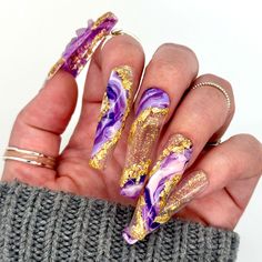 Dawn Witch Designs Unique, re-usable, hand painted, and made in Canada. These luxury press on nails are handmade using high quality gel polish and salon-grade materials.  ✨ AMETHYST DREAMS ✨  Wear your passion for crystals and geodes on your sleeve (or more specifically, your nails). This luxurious set features real rose quartz stones on a marble purple and pink background, with gold flake detailing. With an aurora flake background, this set is dreamy and romantic. If you like your manicure to b Amethyst Nails, Nails Luxury, Witchy Nails, Purple Acrylic Nails, Real Rose, Rose Quartz Stone, Amethyst Geode, Luxury Nails, Nail Sizes