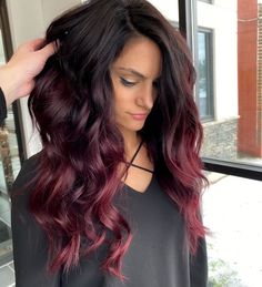 Plum Burgundy Hair, Burgundy Hair With Highlights, Deep Burgundy Hair, Pelo Color Borgoña, Pelo Color Vino, Dark Burgundy Hair, Burgundy Red Hair, Burgundy Hair Dye, Burgundy Balayage