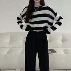 Knitted Sweater For Women, Cute Korean Sweaters, Outfits With Cropped Sweaters, Cute Aesthetic Sweaters, Fits Inspo Trendy, White And Black Outfit Aesthetic, Black Outfit Korean Casual, Korean Girl Aesthetic Outfit, Black And White School Outfits