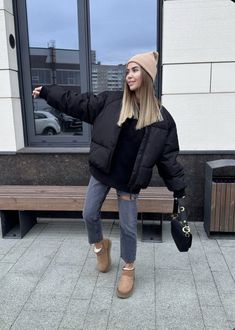 Ugg High Boots Outfit, Ultra Low Ugg Outfit, Winter Outfits Uk, Outfits To Wear With Uggs, Maternity Outfits Fall, Outfits Rome, Ugg Outfit Ideas, Rome Outfits, Winter Maternity Outfits