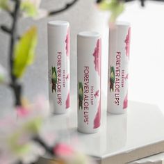 DET BEDSTE AF DET BEDSTE Har du prøvet vores populære Forever Aloe Lips? En dejlig læbepomade med Aloe vera, jojobaolie og bivoks, der gør dine læber bløde og glatte. Og da den ikke indeholder vand, fungerer den i al slags vejr. 👌⁠ ⁠ ___________ (English) THE BEST OF THE BEST Have you tried our popular Forever Aloe Lips? A lovely lip balm with Aloe vera, jojoba oil and beeswax that makes your lips soft and smooth. And since it doesn’t contain water, it works in all kinds of weather. 👌⁠ ⁠ 140 Pounds, Best Of The Best, Have You Tried