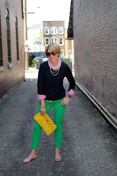 Mode Casual, Green Pants, Fashion Over 50, Stitch Fix Style, Work Attire, Kelly Green, Look Chic, Work Casual, Primavera Estate