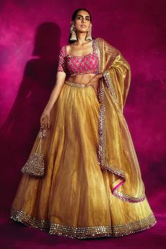 Vani Vats, Gold Lehenga, Wedding Lehenga Designs, Lehenga Designs Simple, Lehnga Dress, Lehenga Blouse Designs