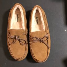 Dearfoams Genuine Suede Moccasin With Tie Size 10 Chestnut Color Slippers Memory Foam Indoor/Outdoor Soles New With Tags! Brown Suede Indoor Slippers, Brown Suede Flat Slippers, Brown Flat Slippers For Fall, Flat Brown Slippers For Fall, Dearfoam Slippers, Indoor Outdoor Slippers, Suede Clogs, Chestnut Color, Moccasins Mens