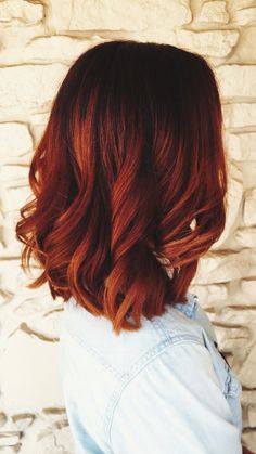 Red with dark roots More Dark Roots Hair, Hair Color Red Ombre, Red Ombre Hair, Copper Balayage, Short Ombre Hair, Dark Red Hair, Balayage Blonde