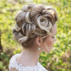 Pin Curls Short Hair, Curled Updo Hairstyles, Pin Curl Updo, Curls Updo, Bridesmaid Stuff, Hair Tiara, Retro Wedding Hair, Curled Updo