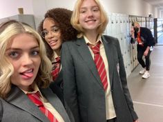 higgs school uniforms imogen darcy & elle Rhea Norwood, Kizzy Edgell, Yasmin Finney, Heartstopper Cast, Alice Book, Shows On Netflix, Netflix Series, Series Movies, Movies Showing