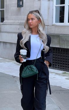 Crop Blazer Outfit, Cropped Blazer Outfit, Court Outfit, Blazer Court, Aesthetic Feed, Uni Outfits, Paris Outfits, Inspo Outfit