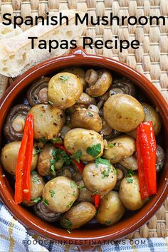 This recipe for champinones al ajillo is a traditional Spanish mushroom tapas recipe that I learned when living in Spain. With only a handful of ingredients, it’s an easy-to-make vegetarian tapas recipe that is a perfect snack or addition to a night of Spanish tapas. European Vegetarian Recipes, Spanish Mushrooms Tapas, Foods From Spain Traditional, Mushroom Tapas Recipe, Paella Sides, Spanish Cousine, Spain Food Recipes, Spanish Food Ideas, Spanish Mushrooms