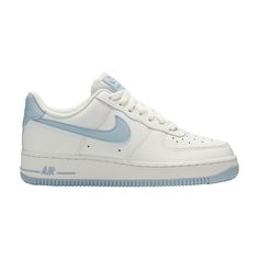 The Nike Wmns Air Force 1 Low '07 Patent sneaker is a contemporary expression of the '82 original's impact on street fashion. Revealed in April 2019, this 'Light Armory Blue' women's update elevates the icon in glossy patent leather. Signature branding comes into play on the tongue badge, Swooshes and debossed heel badge. Encapsulated Air and a rubber cupsole with basketball-inspired tread recall the classic hoops platform. Light Blue Air Force 1, Blue Air Force 1, Nike Air Force 1 Women, Nike Air Force Low, Nike Azul, Blue Nike Air Force, Blue Nike Shoes, Tenis Air Force, Nike Shoes Blue