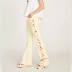 Nwt. Size 25. Unfortunately The Color Just Doesn’t Work With My Skin Tone. Frayed Flare Jeans, Boho Denim, Cropped Wide Leg Jeans, Floral Jeans, Floral Fit, Flare Trousers, Embroidered Jeans, Orange Fashion, My Skin