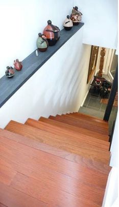 there are three vases on the top of this stair case, along with other decorative items