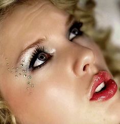 Taylor Eras Makeup, Eras Eye Makeup, Gold Silver Eye Makeup, Eras Tour Makeup Look, Taylor Swift Fearless Makeup Looks, Taylor Swift Concert Make Up Ideas, Fearless Taylor Swift Makeup Ideas, Fearless Makeup Look