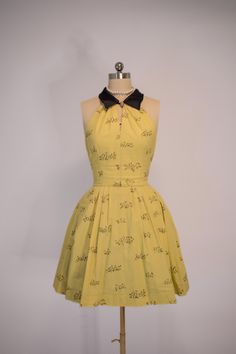 Absolutely adorable 50s mini dress with a bird novelty print in XS. REALLY, really cute, and feels a bit more modern and fun than 50s dresses usually are, would be great for a cute casual date night outfit. Dress is in like new condition with no stains, holes, fading, or other signs of wear. has a satin collar with a cute button closure.  Measurements: Bust- 30"-33" Bodice length- 15.5" Waist- 24" Hips- open Total length- 34.5" No returns accepted. If you have any questions, please feel free to Vintage Cotton Mini Dress For Day Out, Retro Mini Dress For Day Out, Retro Mini Dress For Garden Party, Retro Spring Cocktail Mini Dress, Date Night Outfit Dress, Bird Print Dress, Strapless Denim Dress, Casual Date Night Outfit, Casual Date Night