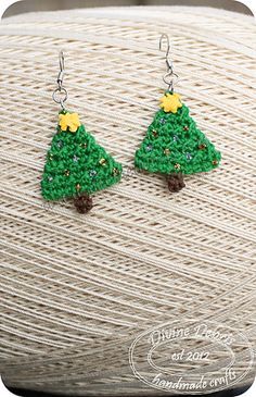 the green christmas tree earrings are made with beads