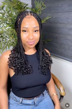 How To Style Cornrow Rasta Braids, Retro Braid Hairstyles, Short Curly Knotless Braids Hairstyles, Short Curl Braid Hairstyles, Braids For Hot Weather, Short Notlessbox Braids, Braids In The Front Plaits In The Back, Small Box Braids Curly Ends, Short Medium Box Braids With Curly Ends