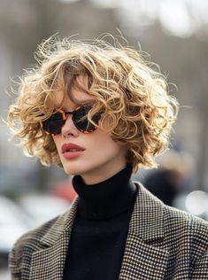 Explore our guide on curly bob haircuts and discover how to enhance your natural curls with this playful, chic hairstyle. Learn about different styles like the layered and asymmetrical bobs, and get tips on easy maintenance and styling. Perfect for a fresh, fashionable update to your look, curly bobs add volume and excitement to your hair routine. #bob #hairstyles Short Wavy Haircuts, Curly Pixie Haircuts, Hairstyle Examples, Bob Haircut Curly, Wavy Haircuts, Short Curly Haircuts, Haircuts For Curly Hair, Penteado Cabelo Curto, Curly Bob Hairstyles