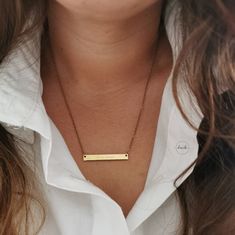 Here you can find out everything about this wonderful personalized necklace - the perfect gift idea. 💎 Material: Stainless Steel Colors: Gold, Silver, Rose Chain length: 45 cm + 5 cm extension Pendant size: 4 cm x 0.5 cm 💦 Stainless steel does not discolor the skin and is water-resistant, making stainless steel a very easy-care material. 🎁 All our products come to you lovingly packaged in our elegant and timeless gift boxes. This beautiful and elegant packaging makes our products ideal for gi Engraved Nameplate Chain Necklace Gift, Gold-tone Engraved Chain Necklace Gift, Engraved Gold-tone Chain Necklace For Gift, Engraved Rose Gold-plated Name Necklace, Metal Pendant Necklace With Gold-tone Logo Plaque, Name Chain, Elegant Packaging, Engraved Pendant, Timeless Gifts