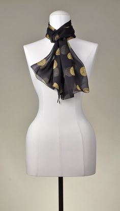 Silk scarf | handmade | limited edition 100% silk, fine Italian chiffon, printed Colors: black, gold-yellow; Design: antique coins Kanhttp://pop-musselin-infotenfassung: Black Pearl decoration on the corners: cut Bohemian glass beads, rocailles "Cash" is also available without pearl decoration You can find the information on the right of withdrawal, the legal notice, the general terms and conditions and the data protection declaration under the "View Terms and Conditions" button below → "Read mo Chic Gold Silk Scarves, Chic Gold Silk Scarf, Chic Black Silk Scarf Gift, Luxury Black Silk Scarves, Chic Black Scarf For Gift, Black Silk Scarves As A Gift, Black Silk Scarf For Party, Luxury Black Silk Scarf For Evening, Gold Scarves As Gifts