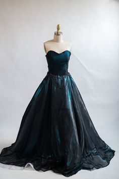 The Teal Sheen dress is an elegant and sophisticated gown. Its design showcases a flattering silhouette while exuding a timeless charm. There is only one of this dress so purchase as soon as possible! Teal Wedding Dress, Teal Ball Gown, Sky Core, Clothes Jewellery, Sheen Dress, Teal Fashion, Cool Dresses, Emerald Dresses, Special Occasion Hairstyles