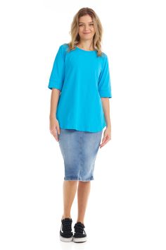 The Esteez elbow sleeve cotton tunic top is a versatile, lightweight shirt, with a loose fit. Its pretty cuff sleeve, and rounded hem is feminine and flattering for all body types. A perfect t-shirt for all day comfort and style. Pair it with a cute skirt or a pair of jeans and you have got a winning casual outfit. Crew neck is modest but will not feel ‘chokey’ Esteez blend of fabric is very soft with a good stretch True to size t-shirt Machine wash cold, hang/line to dry Models are 5’5" and 5'7 Blue Soft-washed Top With Relaxed Fit, Casual Blue 3/4 Sleeve T-shirt, Blue 3/4 Sleeve T-shirt, Soft-washed Blue T-shirt With Short Sleeves, Cotton Tunic Tops, Cute Skirt, Turquoise Cotton Short Sleeve T-shirt, Cotton Tunic, Women Best