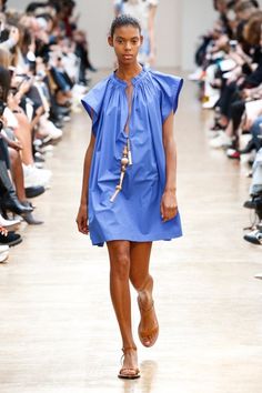 Ports 1961 Spring 2019 Ready-to-Wear collection, runway looks, beauty, models, and reviews. Summer Ready To Wear, Ports 1961, Summer Lookbook, African Dresses, Runway Collection, Fashion Show Collection, Summer Ready, Classy Women, Summer 2019