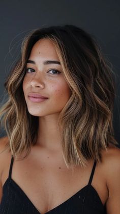 Long Bob Brunette Balayage, Wavy Brunette Hair With Highlights, Balayage Hair 2024 Trends, Hair Cut Ideas 2024 Trends, Hair 2024 Color, Highlights Brown Hair Balayage Brunettes, Short Hair Brown Highlights, Mid Length Hair 2024 Trends, Lived In Brown Balayage