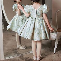 Royal Embroidery, Girls Birthday Party Dress, Floral Frocks, Girls Formal Dresses, Womens Prom Dresses, Girl Vintage, White Dress Party, Girl Princess Dress