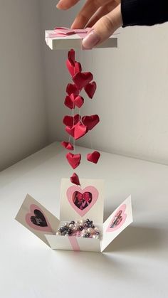 ангелина | I actually made that one for Valentine’s Day but I think it’s also so cute for birthdays or anniversaries 🥺❤️ #diy #giftideas #diygifts… | Instagram Cute Diys For Boyfriend Birthday, Cute Gift Ideas For Boyfriend Diy Crafts, Bf Gift Diy, Gift Ideas Diy Aesthetic, Handmade Present Ideas, Easy Diy Cards For Boyfriend, Mail Box Ideas Diy, Couples Arts And Crafts Ideas, Couple Diy Gifts