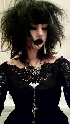 Romantic Goth Makeup, Goth Outfit Inspo, Goth Eye Makeup, Chica Punk, Traditional Goth, Gothic People, Goth Outfit Ideas, Drag Make-up, Goth Subculture