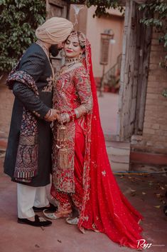 Traditional Punjabi Wedding, Sikh Wedding Dress, Wedding Suits For Bride, Punjabi Wedding Suit, Mehendi Dress, Bridal Suits Punjabi, Sikh Wedding Photography, Bridal Suit, Bridal Suits