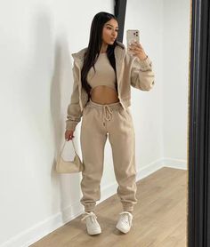 Affordable Casual Gym Hoodie, Nike Air Force 1 With Tracksuit, Outfit Sweatpants, Sporty Hoodie, Velvet Sweatshirt, Legging Sport, Polyester Pants, Sports Hoodies, Casual Suit