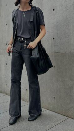 Punk Street Style Men, Androgynous Men Outfits, Mens Fashion Week Street Style, Normcore Fashion, 2000s Clothing, 70s Outfits, Mens Outfit Inspiration, 70s Inspired, Cool Clothes