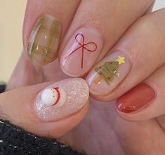 Gel Nail Inspo Christmas, Cute Gel Christmas Nails, Winter Gel Nails Short Simple, Christmas Nails Japanese, Choco Cat Nails, Short Natural Nail Christmas Designs, Short Nail Winter, Winter Nail Designs Christmas