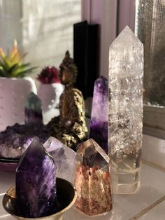 Large Crystals Decor, Earthy Crystal Room Aesthetic, Aesthetic Crystal Collection, Huge Crystals In Home, Crystals Shop Aesthetic, Pretty Crystals, Sparkly Crystals, Crystal Room, Crystal Vibes