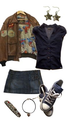 Even Stevens Tawny Outfits, Modest Mouse Aesthetic, Accessories To Make Your Outfit Better, Barnes And Noble Outfit, Fall Aesthetic Fits, Grunge Disney Outfits, Fall Outfits Leather Jacket, Outfit Collage Aesthetic, Juno Style