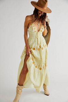 Sweater Dress Women, Boho Maxi, Mode Inspo, Real Love, Boho Maxi Dress, Mode Inspiration, Cowboy Hat, Yellow Dress, Embroidered Dress