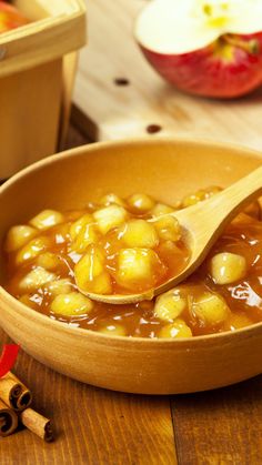 angled shot of wooden spoon in bowl of apple pie filling Apple Pie Recipe Homemade, Persimmon Recipes, Apple Pie Filling Recipes, Just Pies, Cinnamon Apple Pie, Homemade Apple Pie Filling, Canned Apple Pie Filling, Apple Pie Bites, Homemade Apple Pie