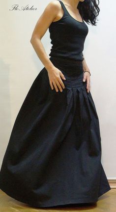 "ITEM DETAILS Long and flowing Taffeta skirt with elastic waistband. Classical look. Comfortable and adds touch of elegance. Could match with fitted tops or oversized ones. Made to measure. Available in petit and tall length. MATERIAL Cotton ------------------------------------------------------------------------------- Shop Policy Before ordering please check our shop policies https://www.etsy.com/shop/FloAtelier/policy?ref=shopinfo_policies_leftnav Every piece is made to order, turnaround time Plus Size Outfits Casual, Low Waist Skirt, Taffeta Skirt, Long Maxi Skirt, Maxi Rok, Long Maxi Skirts, Long Dress Casual, Skirt Long, Long Maxi