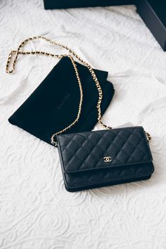 Tas Lv, Chanel Wallet On Chain, Chanel Store, Quilted Wallet, Gold Chanel, Wallet On Chain, Luxury Purses, Chanel Caviar