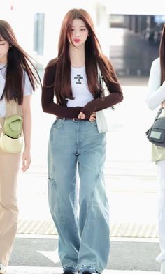 Kpop Female Idols Fashion, Sullyoon Outfit Casual, Idol Airport Outfit, Kpop Idol Airport Outfit, Kpop Idol Outfit Ideas Casual, Kpop Idol Fashion Female Casual, Kpop Idol Casual Outfit, Kpop Idol Outfits Female Casual, Kpop Idols Airport Fashion