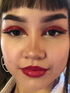 Subtle Red Eyeshadow, Red Butterfly Makeup, Wavy Eyeliner, Going Out Makeup Looks, Make Up Bold, Red Cut Crease, Red Eyeliner Makeup, Red Makeup Looks