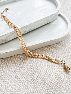 18K Gold Vintage Mesh Bracelet Gold Mesh weaved bracelet gold Thick Chain Bracelet Knit Chain Bracelet Unique Gift for her Bracelet stack Welcome to our store! We're so thrilled to have you here!  This modern gold bracelet is a perfect delicate jewelry for everyday outfit.   Add this piece to your layering collection and it is sure to never go out of style!  ♥ J E W E L R Y ∙ D E T A I L  - Material: high quality 18k gold layered over brass  - 4 sizes available: 6.5 - 8inch, with 1 inch extensio Chunky Chain Necklaces, Mesh Bracelet, Unique Gifts For Her, Delicate Jewelry, Everyday Outfit, Stunning Jewellery, Matching Necklaces, Bracelet Gold, Bracelet Stack