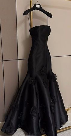 Satin Noir, Black Spaghetti, Spaghetti Strap Prom Dress, Wedding Dresses With Flowers, Pretty Prom Dresses, فستان سهرة, Satin Prom Dress, Mermaid Evening Dresses