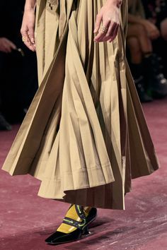 Christian Dior Fall 2022 Ready-to-Wear Collection | Vogue Runway Looks, Fashion Details, Fashion News, Celebrity Style, Latest Fashion