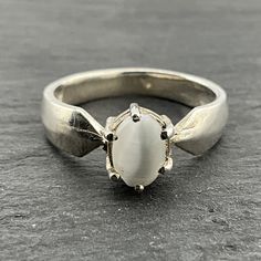 Vintage White Natural Cats Eye Sterling Silver Oval Ring, UK Size M, US Size 6, EU Size 51 1/2, Stamped 925, Front Max Length 7.9mm, Weight 3.28 Grams, Lovely Condition Classic White Cabochon Moonstone Ring, Classic White Oval Moonstone Ring, Classic White Oval Cabochon Ring, Classic Oval Cabochon Opal Ring, Classic Silver Oval Moonstone Ring, Classic Silver Opal Ring Oval Cabochon, Classic Oval Moonstone Promise Ring, Silver Oval Ring, Natural Cat