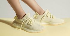 YEEZY BOOST 350 V2 人氣配色「Butter」補貨情報公佈 Workout Sneakers, Perfect Sneakers, Balenciaga Speed Trainer, Spring Sneakers, Best Running Shoes