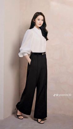 Fashion Vocabulary, Vibe Clothes, Autumn Photography, White Fashion, Vocabulary, Dress Up, Ootd, Fashion Outfits, Photography