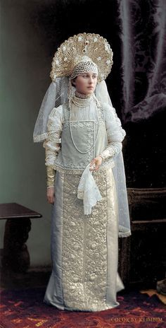 Russian Dress, Russian Clothing, Dressed In White, Costume Ball, Russian Culture, Imperial Russia, Russian Fashion, Royal Jewels, Old Fashion