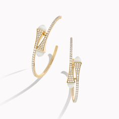 18 Karat Yellow Gold Diamond Medium Hoop EarringsSleek lines with luminous diamonds and radiant stone hues create a modern hoop earring design driving attention to the visage. They can be worn in each ear singularly or layered together with Cleo hoops of the same or different size to give a more fashion-forward look. Cleo by Marli draws inspiration from Cleopatra, evoking her strength and power capturing enriching color and daring design. Modern Hoop Earrings, Medium Hoop Earrings, Diamond Jewelry Designs, Hinged Bracelet, Blue Chalcedony, Rose Earrings, Rose Gold Diamonds, Rose Gold Earrings, Bracelet Sizes